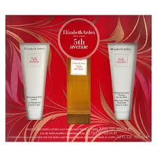 EAAO134556
085805374891
Fifth Avenue 3 Pcs Set For Women: 4.2 Eau De Parfum Spray +
3.3 Body Lotion + 3.3 Cleanser